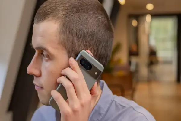 Các công ty không còn gọi điện nữa — chỉ có những kẻ lừa đảo mới gọi. Đừng nghe máy!